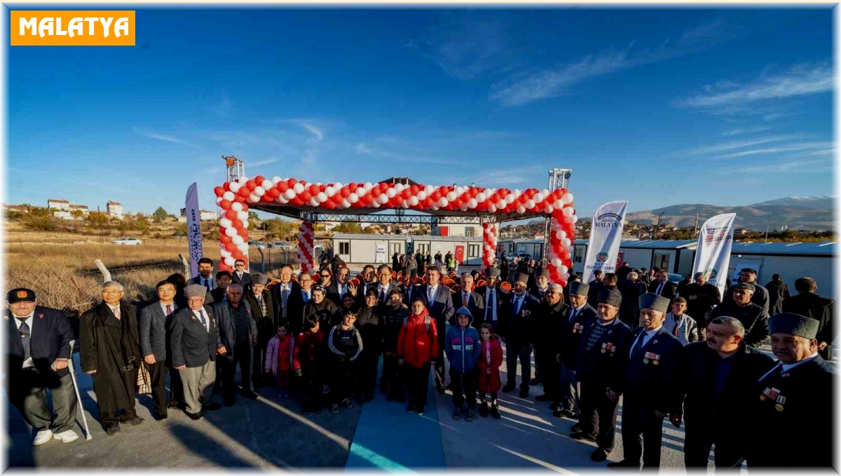 Malatya'da 210 konteynerden oluşan Korepck Mahallesi törenle açıldı