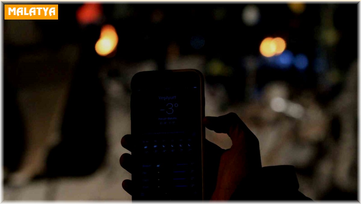 Malatya'da -3 derecede enkaz altında çalışmalar devam ediyor