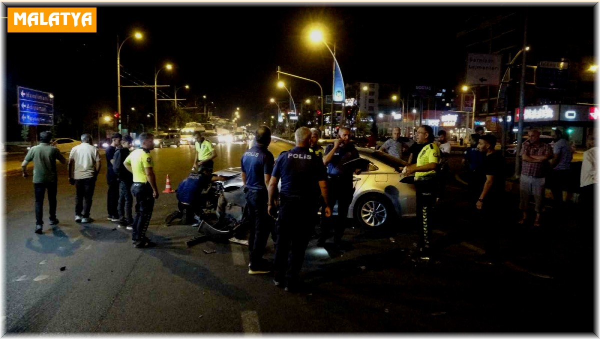 Malatya'da 4 aracın karıştığı kazada ortalık savaş alanına döndü: 3 yaralı