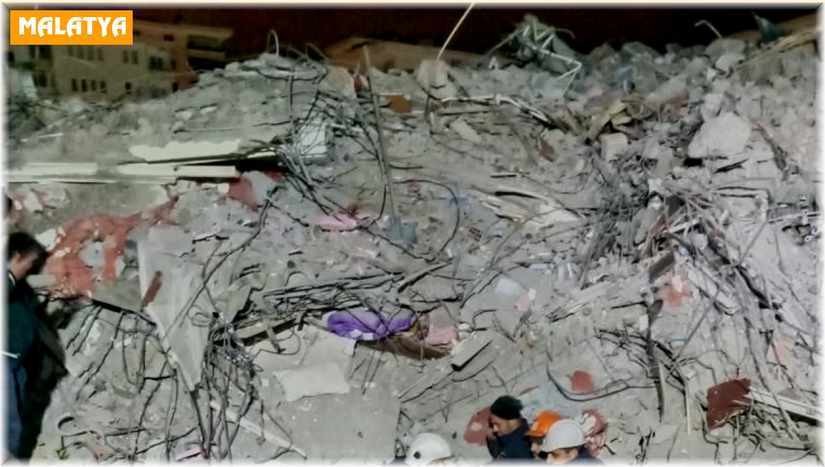 Malatya'da 42 saat sonra enkazdan 2 kişi sağ olarak kurtarıldı