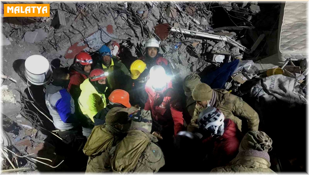 Malatya'da 45 saat sonra enkazdan 1 kişi daha sağ olarak kurtuldu