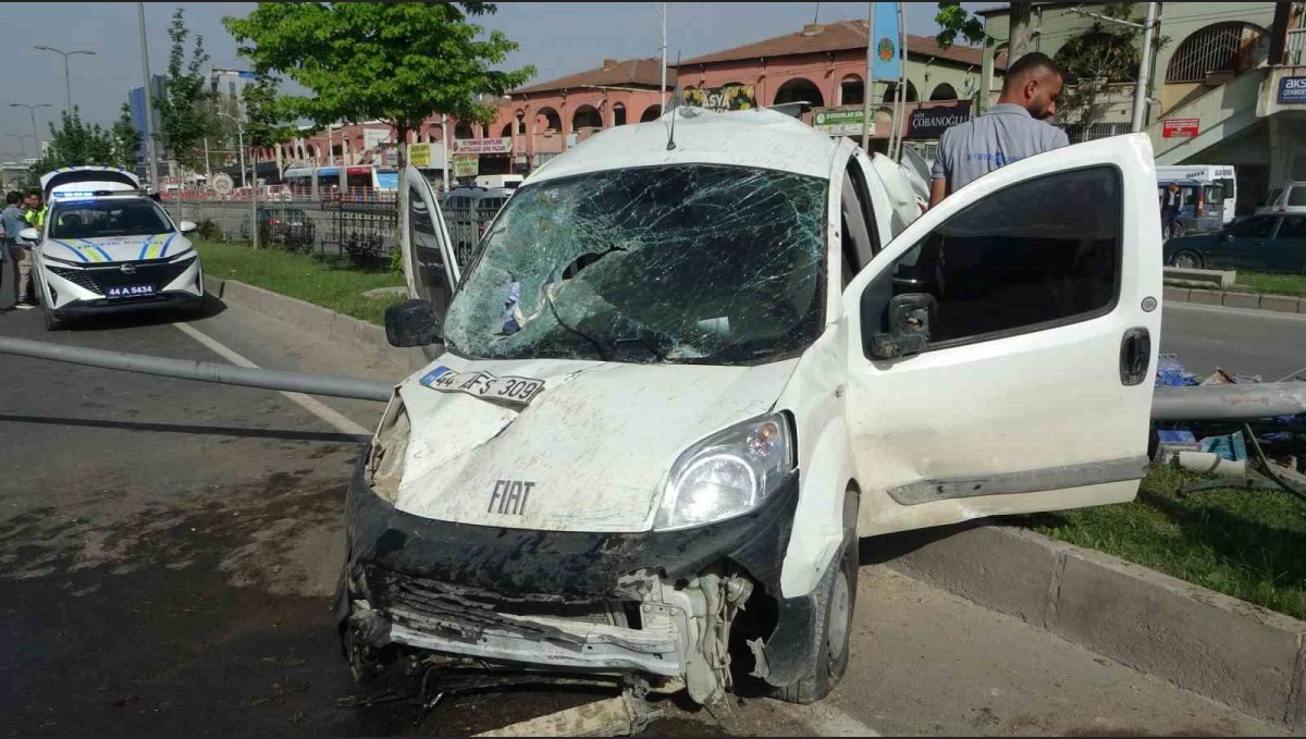 Malatya'da 5 araçlı zincirleme kaza: 3 kilometrelik kuyruk oluştu