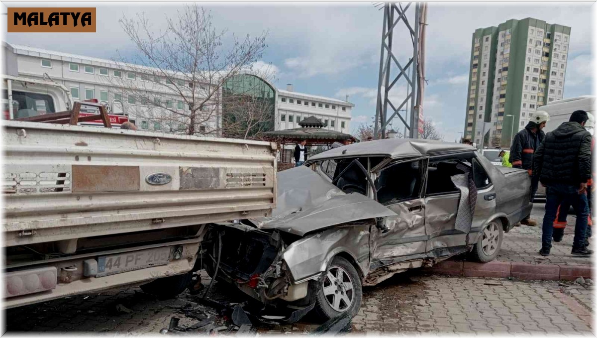 Malatya'da 6 araç bir birine girdi: 1 yaralı