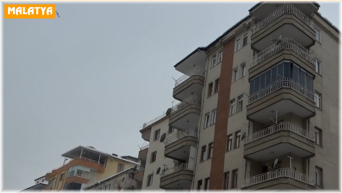 Malatya'da 6 katlı binanın çökme anı kamerada