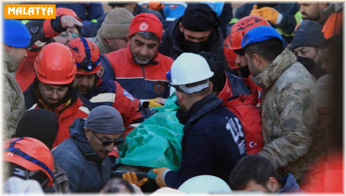 Malatya'da 81 saat sonra 72 yaşındaki depremzede enkazdan sağ kurtarıldı