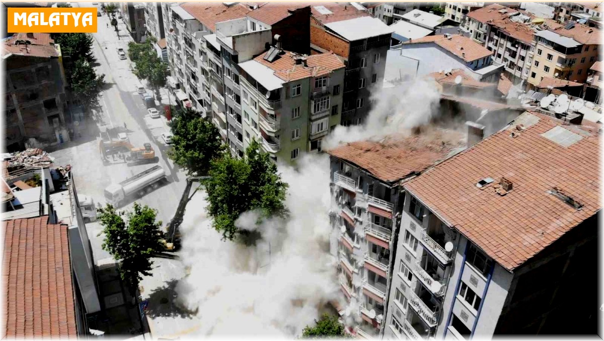 Malatya'da ağır hasarlı binaların yıkımına hız verildi