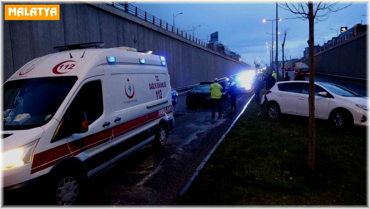 Malatya'da alt geçitte 7 araç birbirine girdi