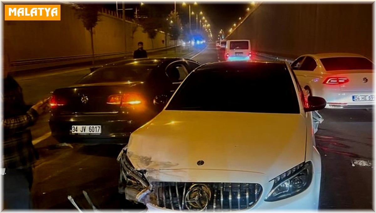 Malatya'da alt geçitte kaza: 5 yaralı