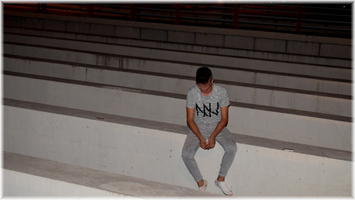 Malatya'da alt geçitteki intihar girişimini polis engelledi