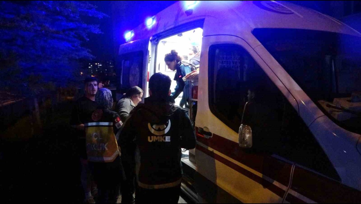 Malatya'da apartman yangını: 11 kişi dumandan etkilendi