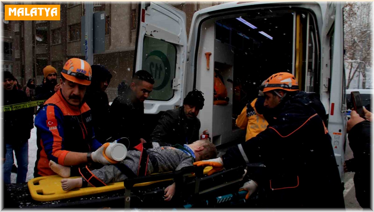 Malatya'da arama kurtarma çalışmaları devam ediyor