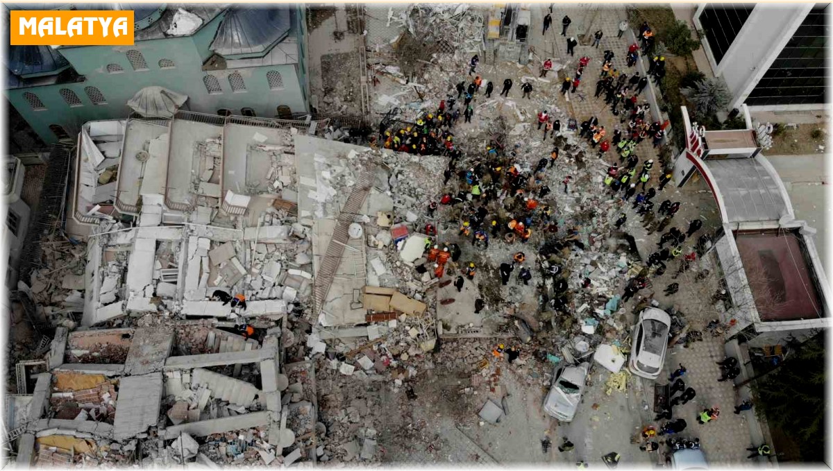 Malatya'da arama kurtarma çalışmaları dron ile görüntülendi