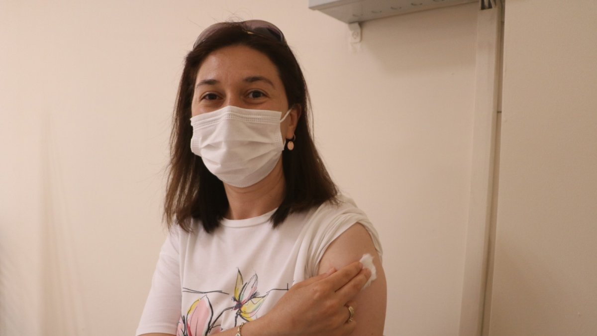 Malatya'da AVM'de aşılama devam ediyor