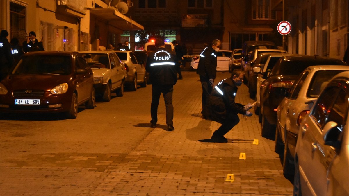 Malatya'da bıçaklı kavga: 3 yaralı