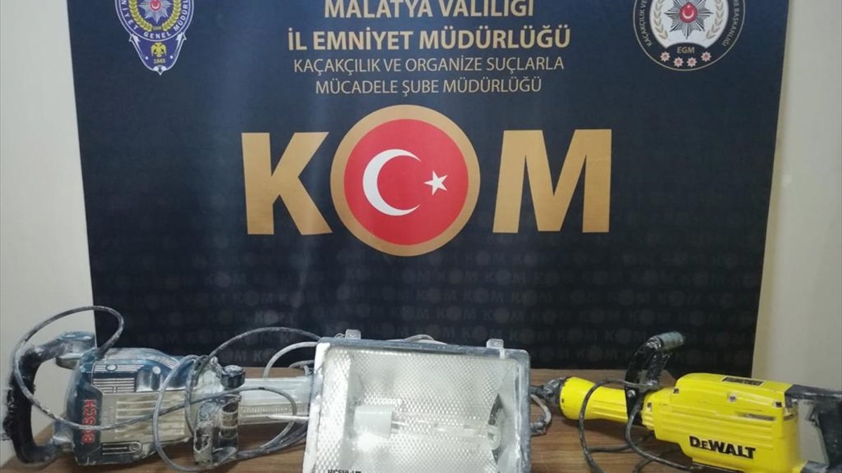 Malatya'da bir inşaatın altında kaçak kazı yapan 5 şüpheli suç üstü yakalandı