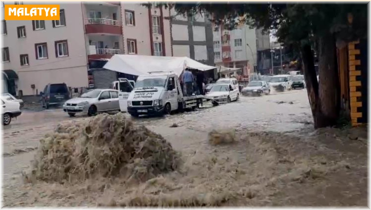 Malatya'da cadde ve sokaklar göle döndü