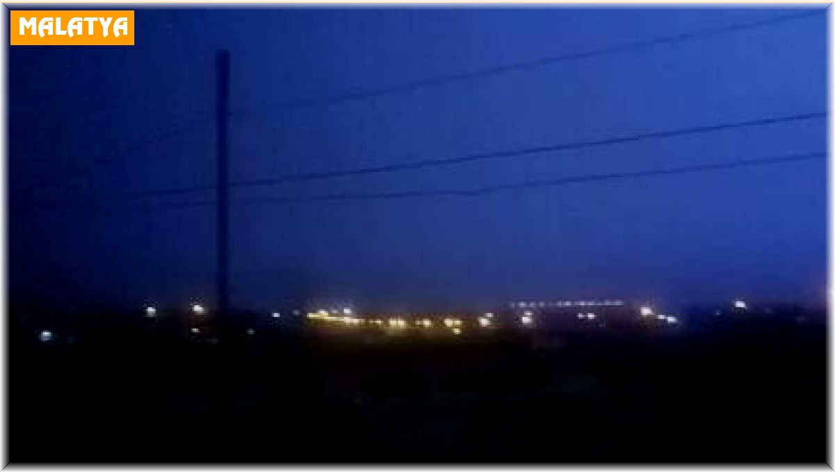 Malatya'da çakan şimşekler geceyi aydınlattı