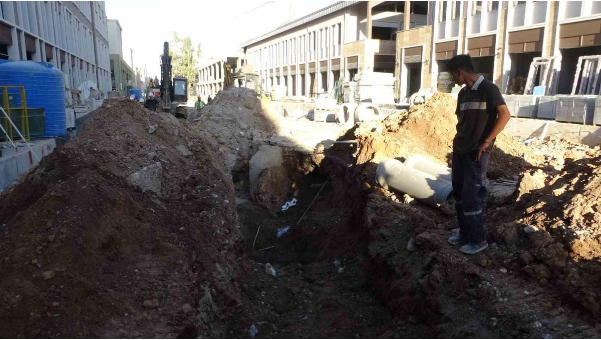 Malatya'da çarşı inşaatında göçük altında kalan işçi kurtarılamadı