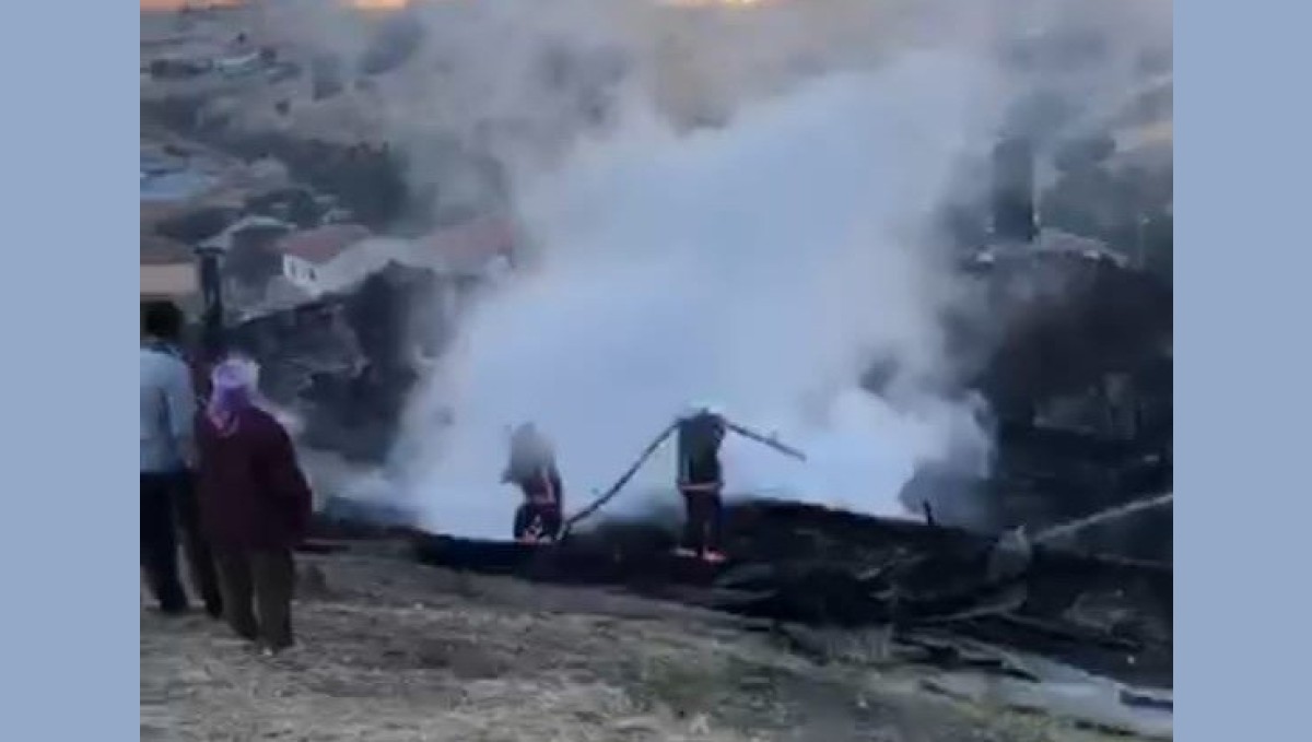 Malatya'da çıkan yangında 3 ev kullanılamaz hale geldi