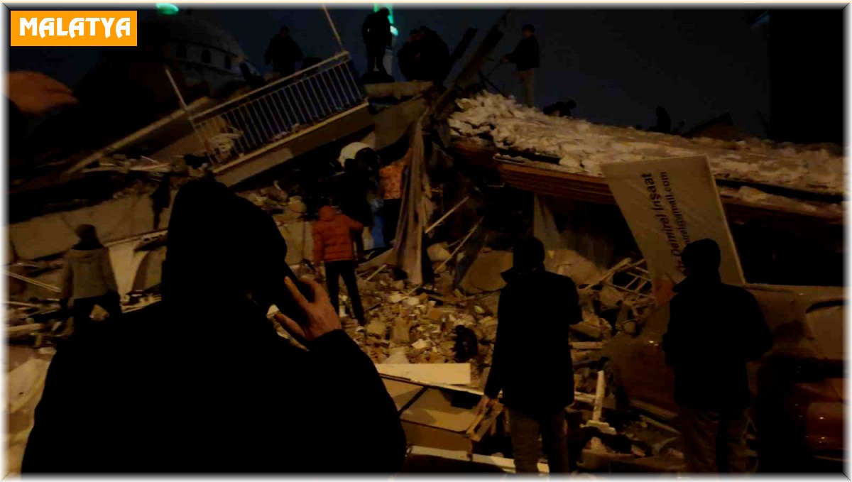 Malatya'da çok sayıda bina çöktü, enkazda aramalar sürüyor