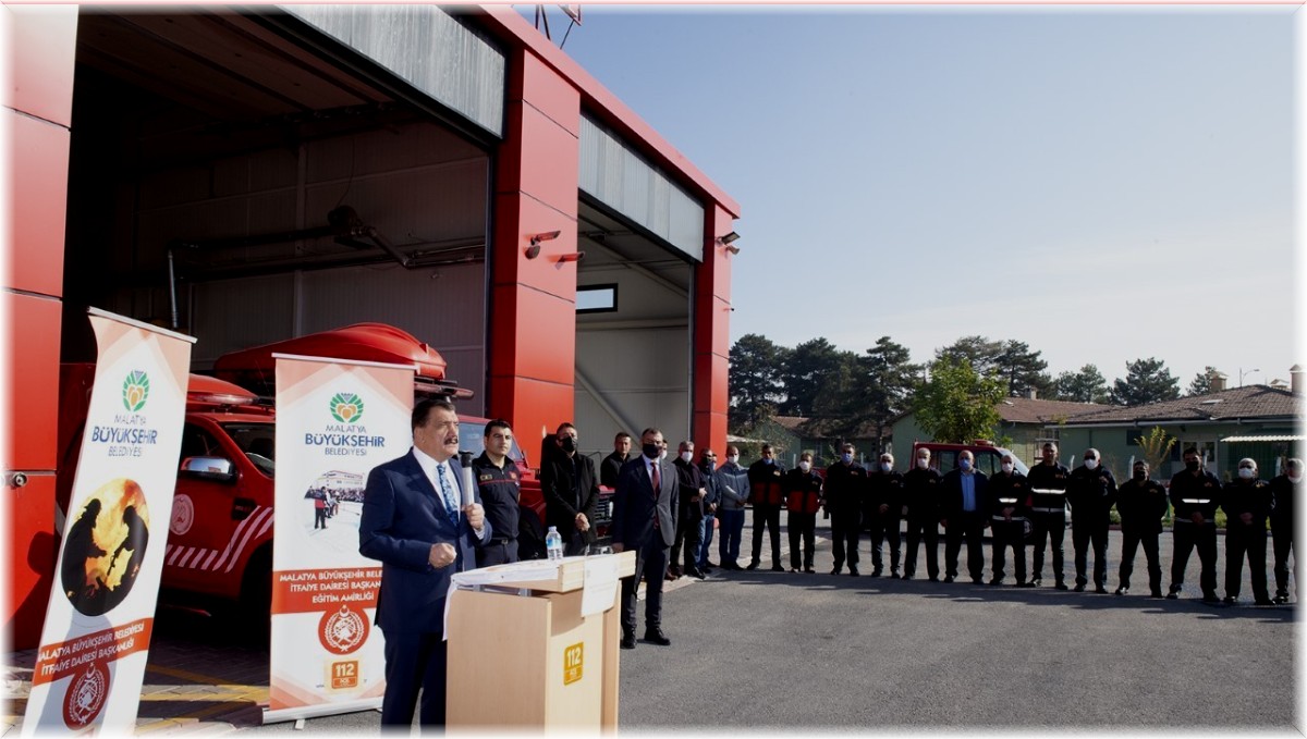 Malatya'da çöken binada 13 vatandaşı kurtaran personele ziyaret