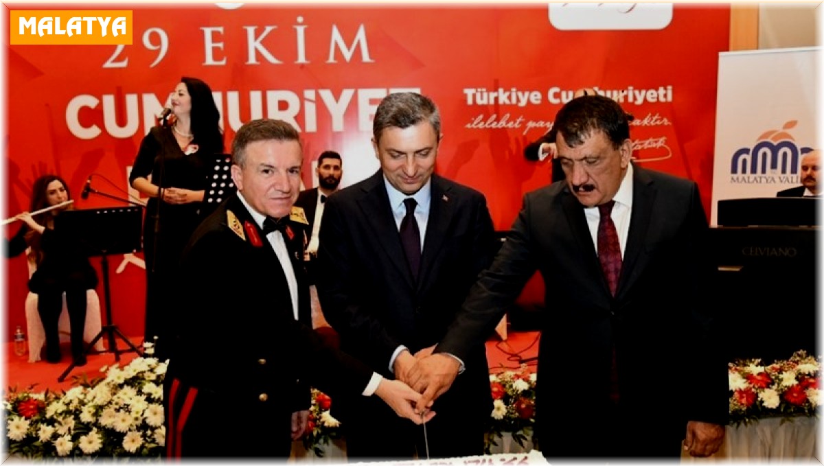 Malatya'da "Cumhuriyet" Resepsiyonu