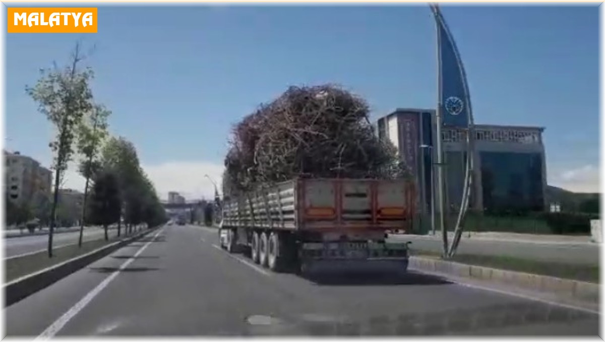 Malatya'da demir yüklü kamyonun tehlikeli yolculuğu