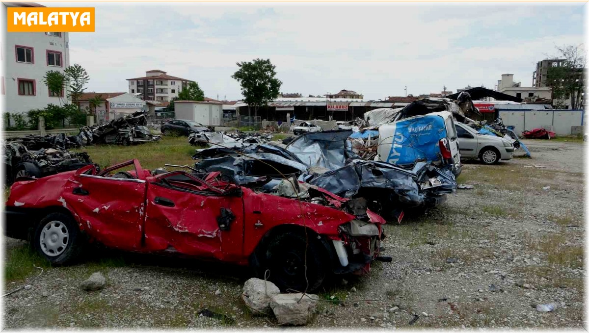 Malatya'da depremde 200 milyon TL değerindeki 245 araç hurdaya döndü