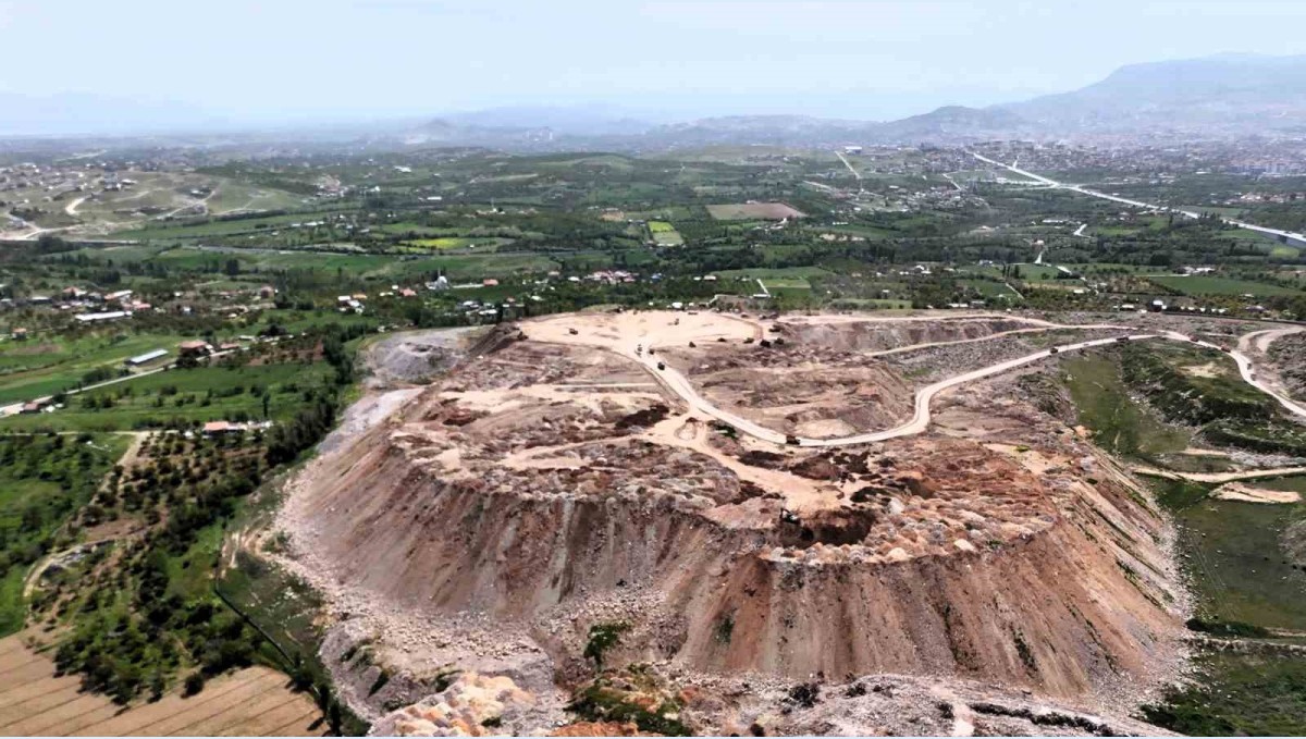 Malatya'da depremin izleri dağ oldu