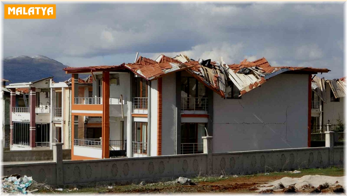 Malatya'da depremin vurduğu milyonluk 65 villa harabeye döndü