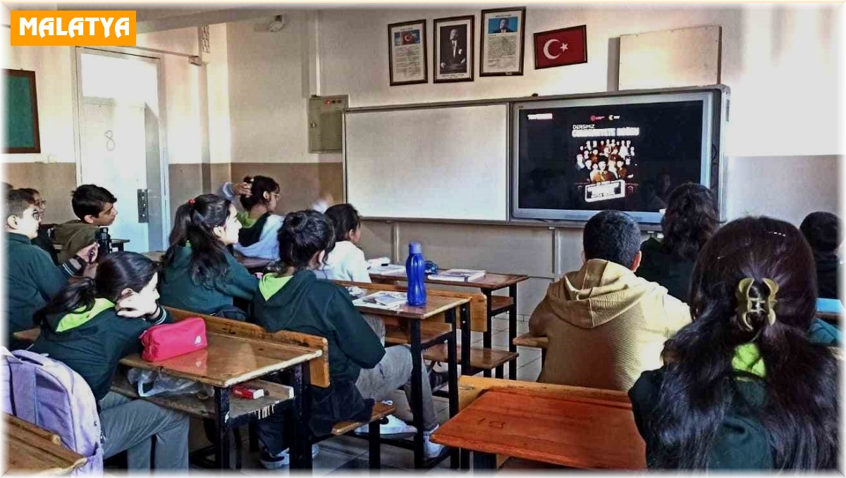 Malatya'da "Dersimiz Cumhuriyete Doğru" filmi öğrencilere gösterildi