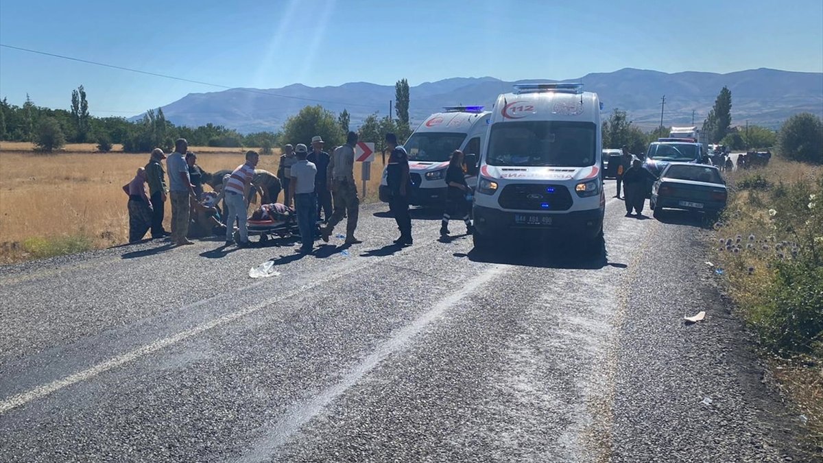 Malatya'da devrilen tarım aracındaki 6 kişi yaralandı