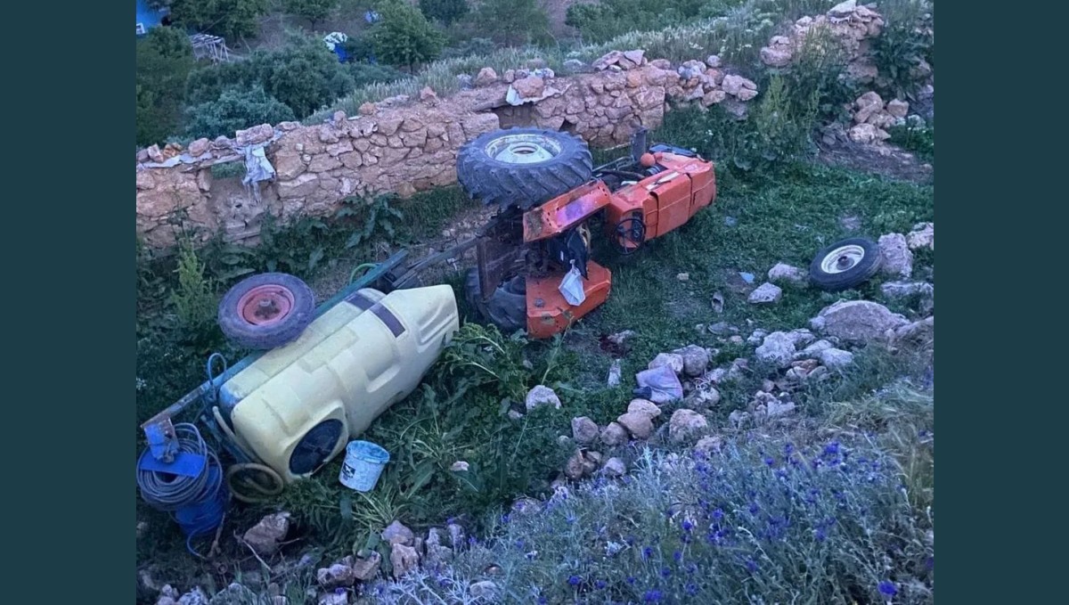 Malatya'da devrilen traktörün sürücü hayatını kaybetti