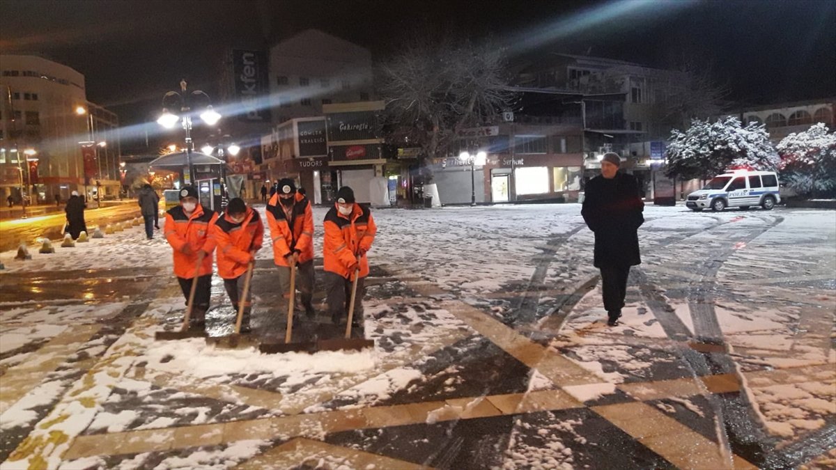 Malatya'da etkili olan kar yağışı hayatı olumsuz etkiliyor