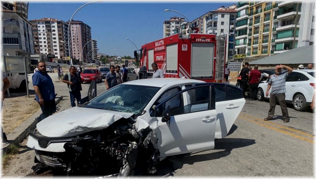 Malatya'da feci kaza: 9 yaralı