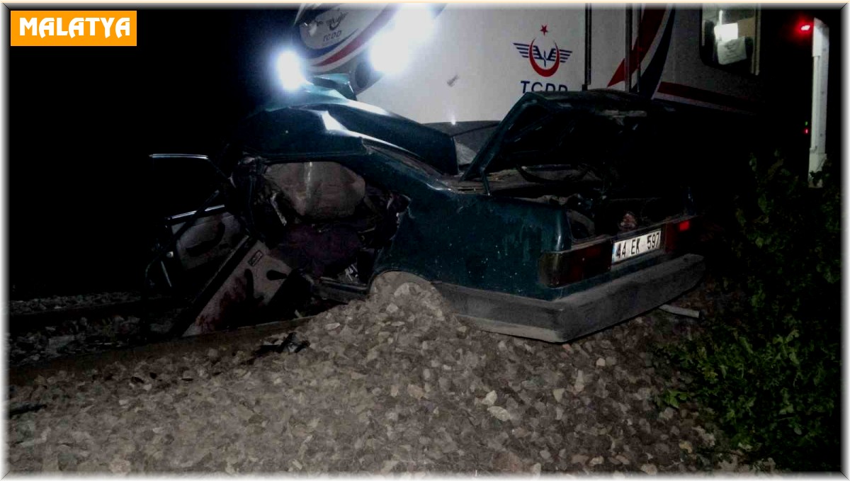 Malatya'da feci kaza: Trenin altında kalan otomobilin sürücüsü hayatını kaybetti