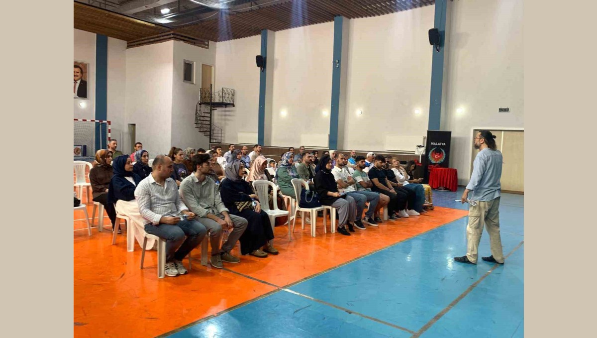 Malatya'da Gençlik Liderlerine Yönelik "Sahne Sizin" eğitimi