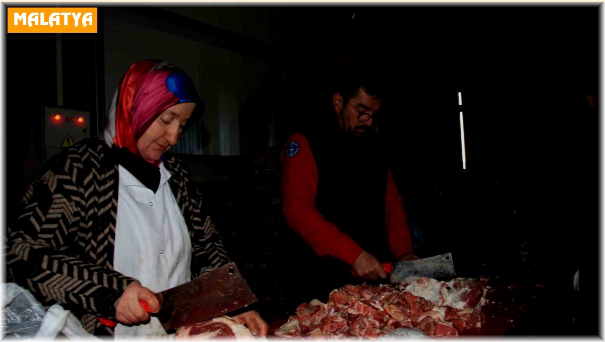 Malatya'da günlük 50 bin depremzedeye sıcak yemek