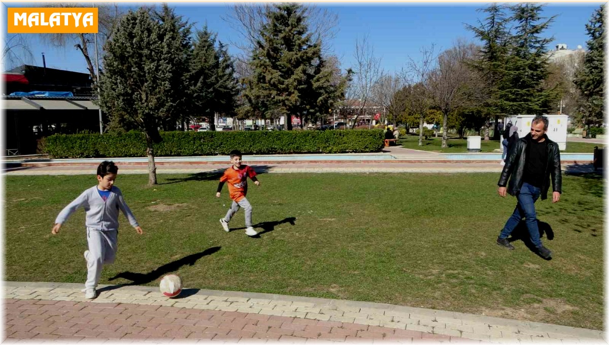 Malatya'da güzel hava "kışı" unutturdu