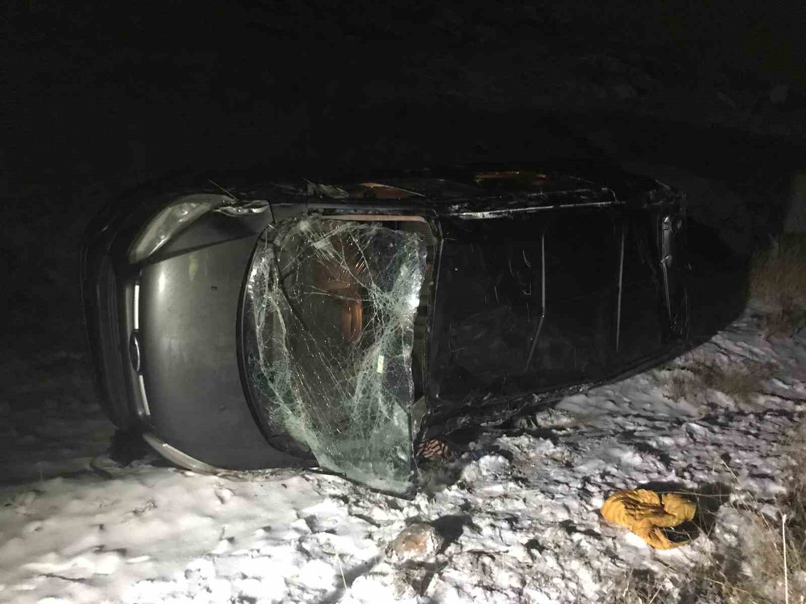 Malatya'da hafif ticari araç şarampole uçtu: 3 yaralı