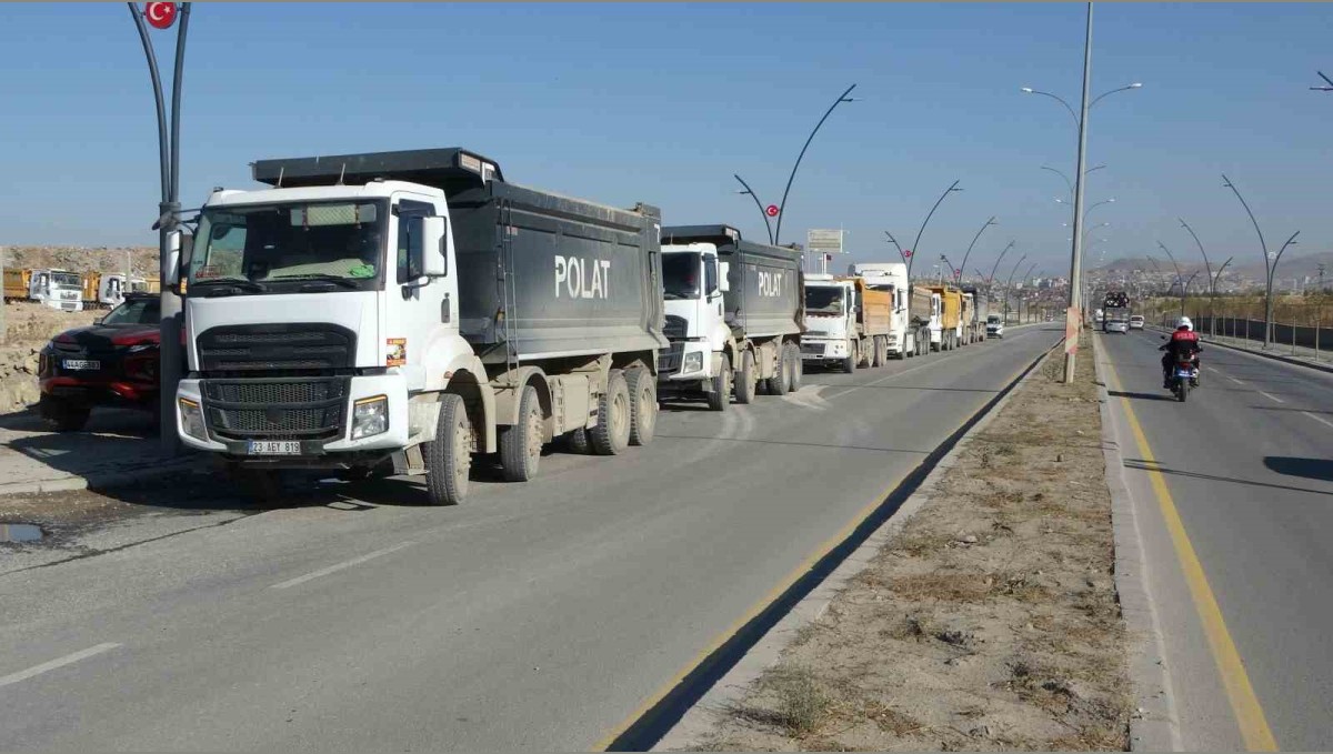 Malatya'da hafriyat kamyonu sürücülerinden ceza protestosu