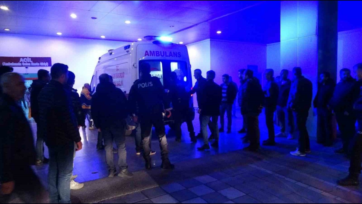 Malatya'da halı sahada maç yaparken kalp krizi geçiren komiser kurtarılamadı