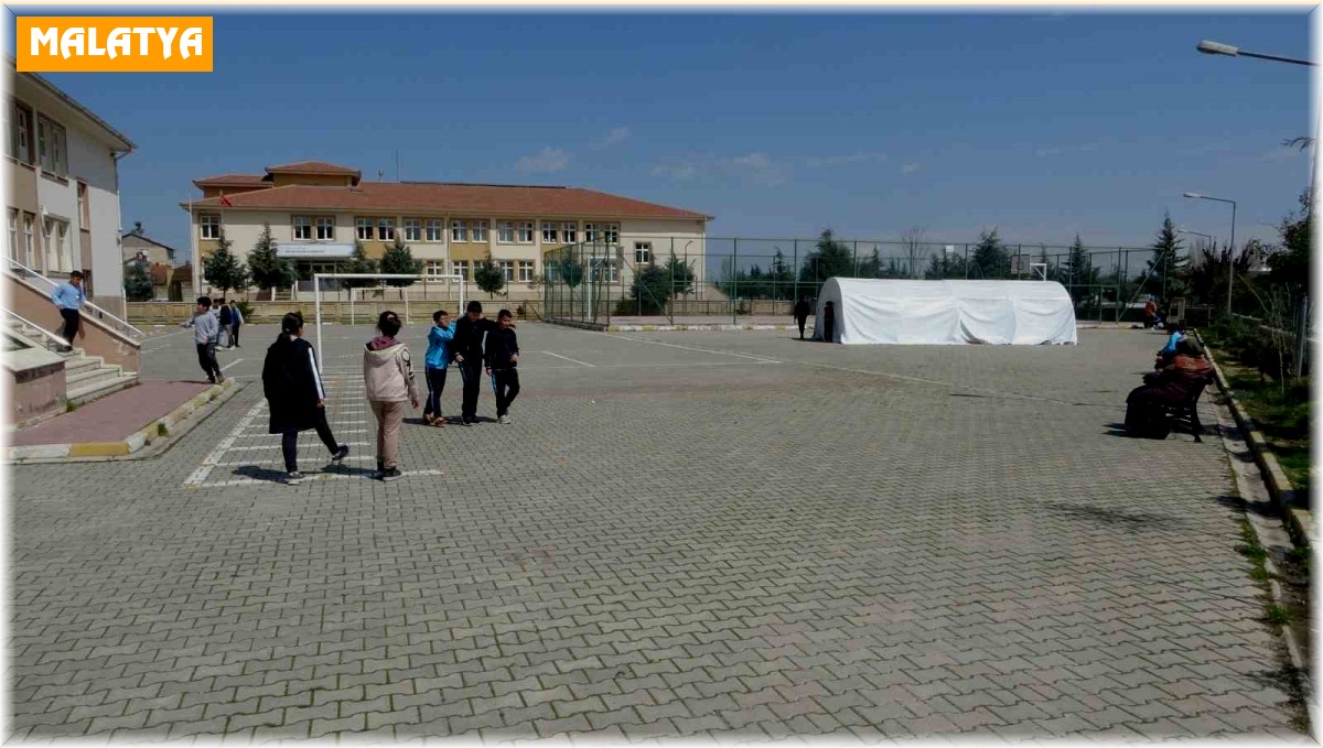 Malatya'da hasarsız okullarda yüz yüze eğitim başladı