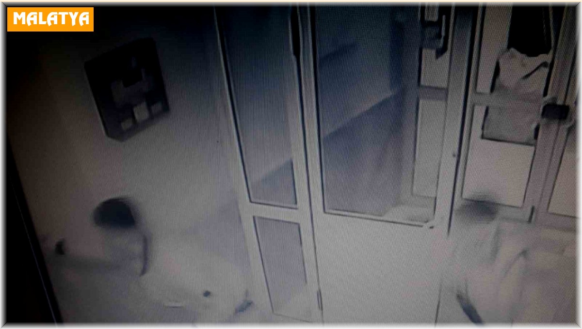 Malatya'da husumetlilerin silahlı ev baskını kamerada