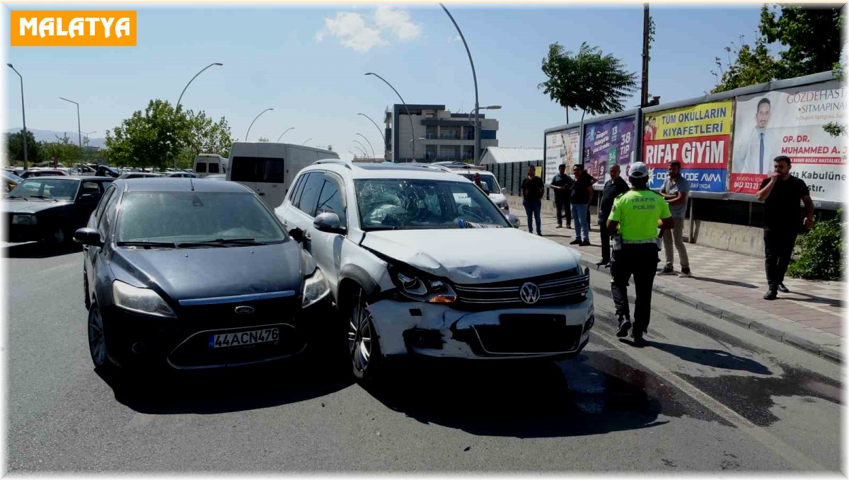 Malatya'da iki arac çarpıştı: 1 yaralı