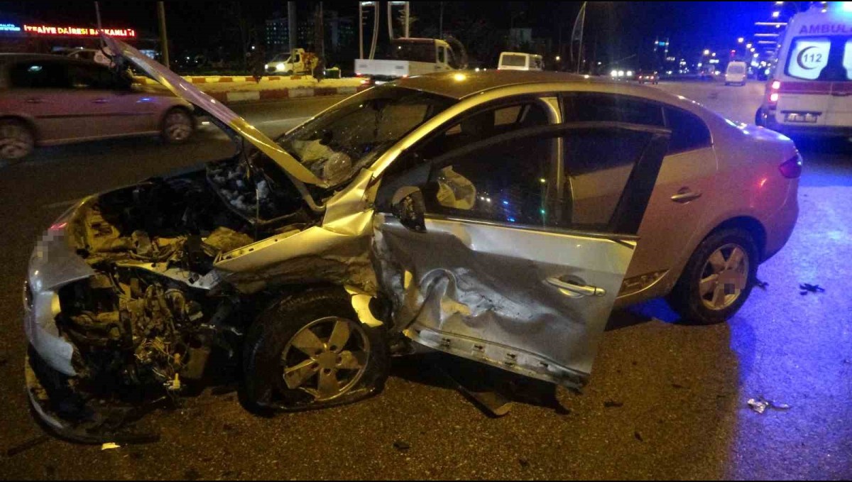 Malatya'da iki araç çarpıştı: 5 yaralı