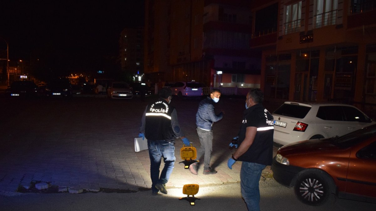 Malatya'da iki ayrı olayda 1 kişi yaralandı, çok sayıda araç da isabet aldı