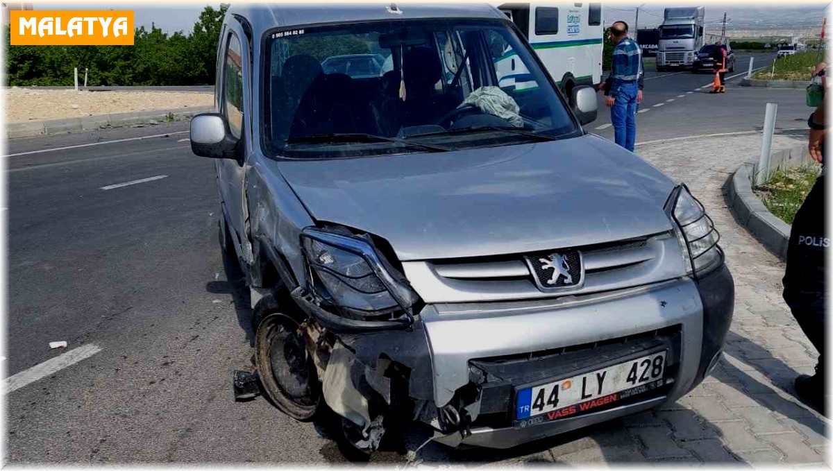 Malatya'da iki ayrı trafik kazası: 4 yaralı