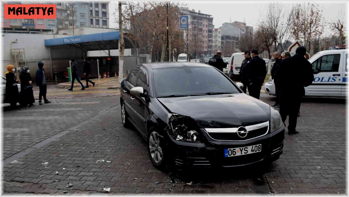 Malatya'da iki otomobil çarpıştı: 1 yaralı