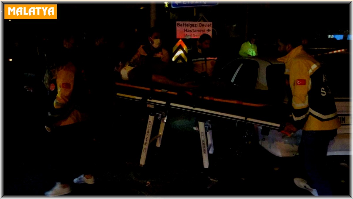 Malatya'da iki otomobil çarpıştı: 2 yaralı